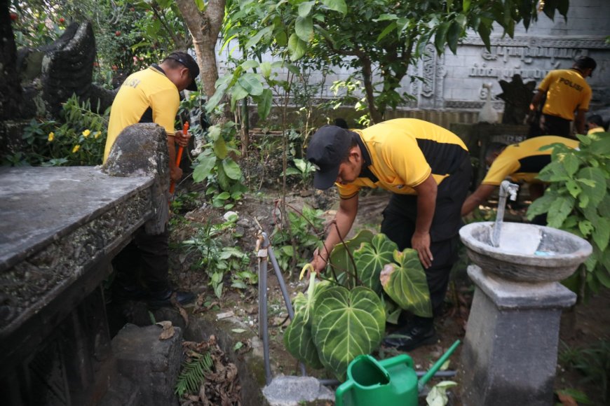 Bakti Religi Polres Malang Wujudkan Lingkungan Tempat Ibadah yang Bersih dan Nyaman