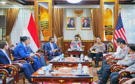 Kapolri Bahas Penguatan Kemitraan Strategis dengan Direktur FBI